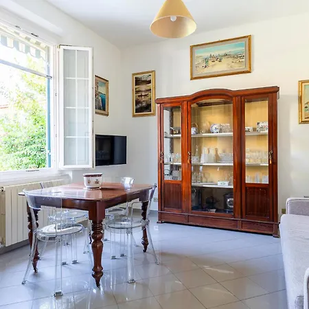 Daire Charming Near The Sea With Patio! Livorno