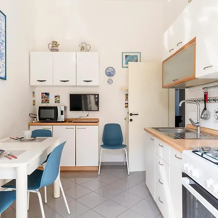 Charming Near The Sea With Patio!