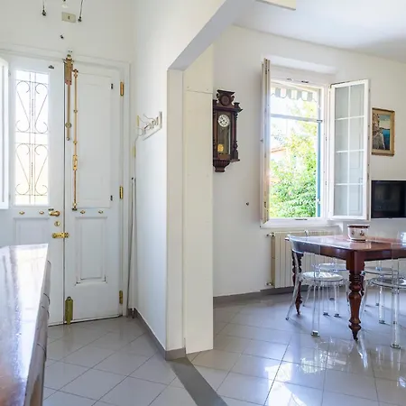 Guesthost - Charming Near The Sea With Patio! * Livorno
