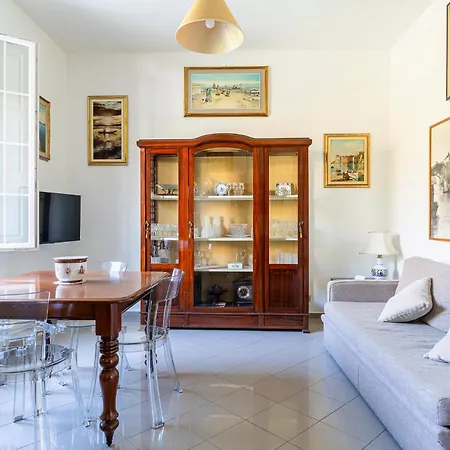 Guesthost - Charming Near The Sea With Patio! Apartment *
