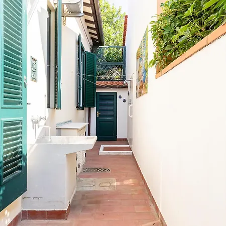 Charming Near The Sea With Patio! Daire Livorno